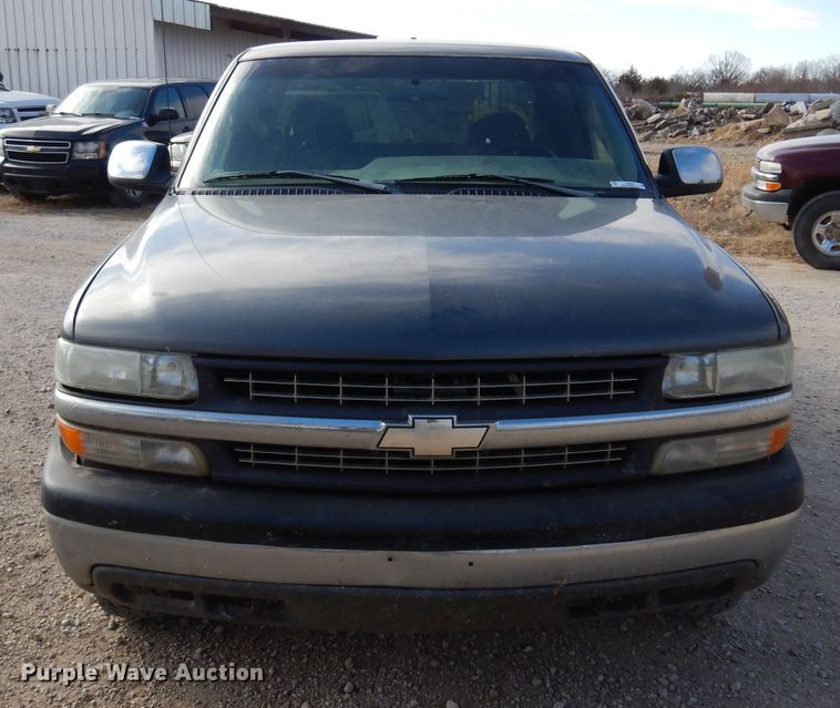 image for item KJ9533 2002 Chevrolet Silverado 1500  Ext. Cab pickup truck