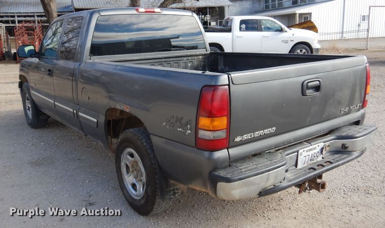 image for item KJ9533 2002 Chevrolet Silverado 1500  Ext. Cab pickup truck