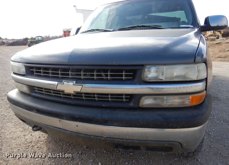 image for item KJ9533 2002 Chevrolet Silverado 1500  Ext. Cab pickup truck