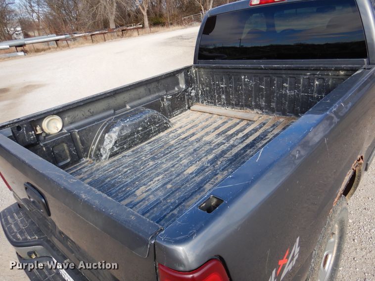 image for item KJ9533 2002 Chevrolet Silverado 1500  Ext. Cab pickup truck