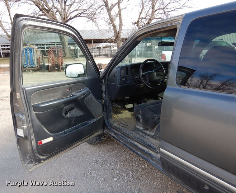 image for item KJ9533 2002 Chevrolet Silverado 1500  Ext. Cab pickup truck