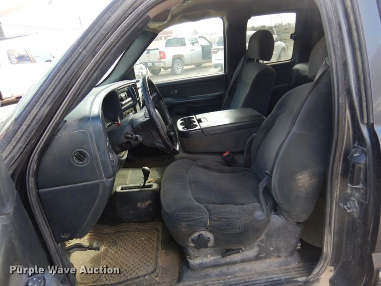 image for item KJ9533 2002 Chevrolet Silverado 1500  Ext. Cab pickup truck