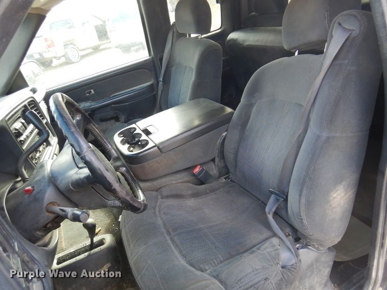 image for item KJ9533 2002 Chevrolet Silverado 1500  Ext. Cab pickup truck