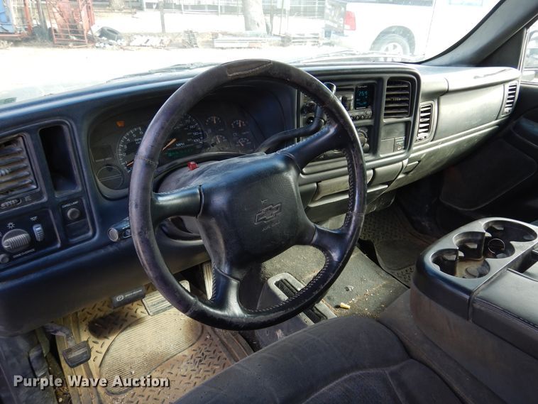 image for item KJ9533 2002 Chevrolet Silverado 1500  Ext. Cab pickup truck