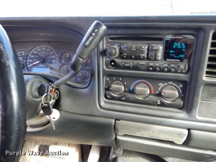 image for item KJ9533 2002 Chevrolet Silverado 1500  Ext. Cab pickup truck