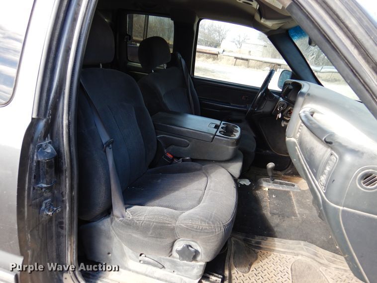 image for item KJ9533 2002 Chevrolet Silverado 1500  Ext. Cab pickup truck