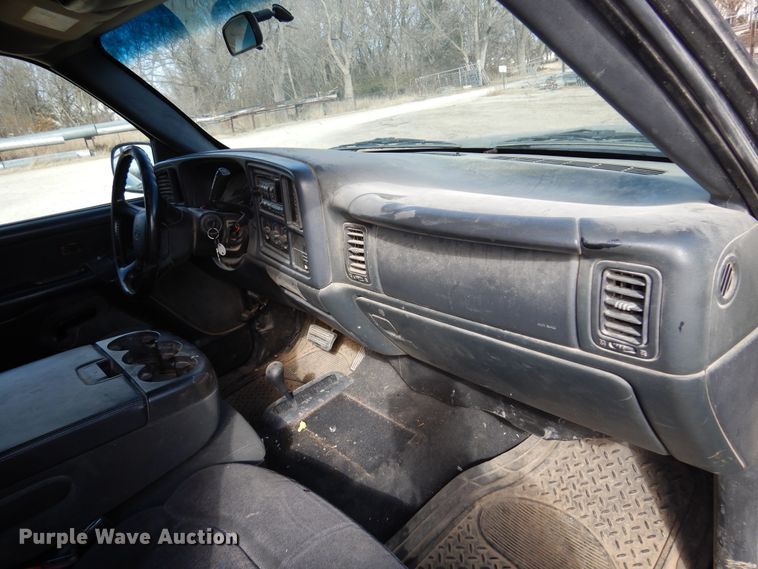 image for item KJ9533 2002 Chevrolet Silverado 1500  Ext. Cab pickup truck