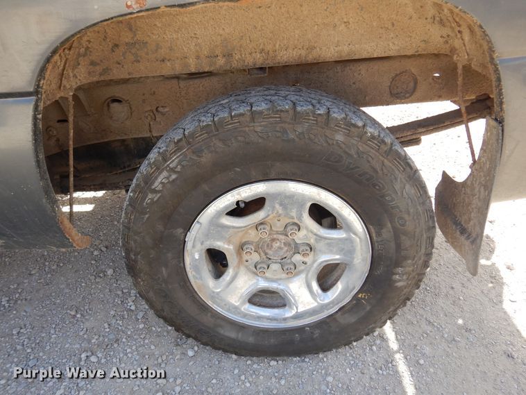 image for item KJ9533 2002 Chevrolet Silverado 1500  Ext. Cab pickup truck