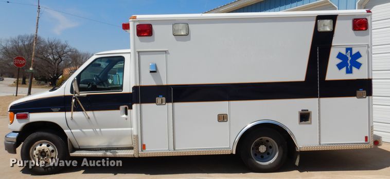 image for item KJ9609 1997 Ford E350  ambulance
