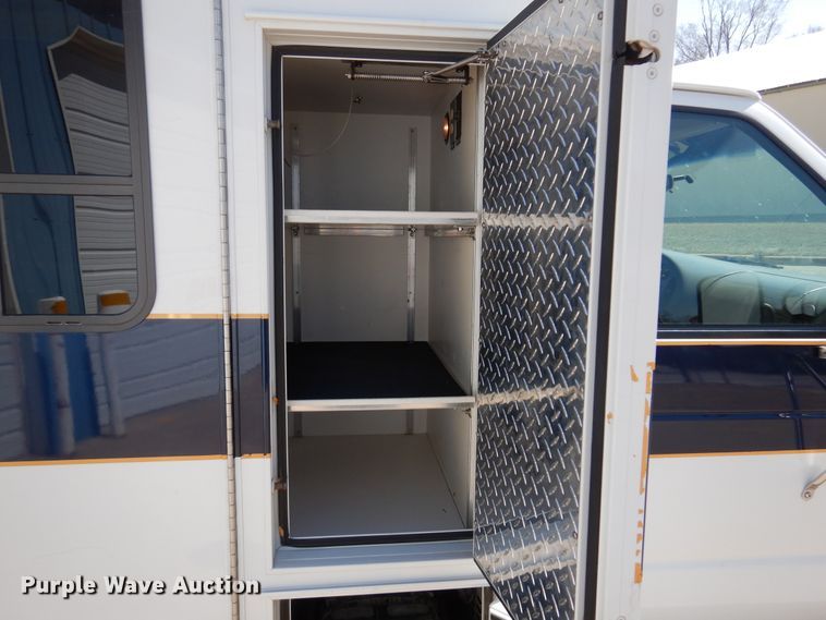 image for item KJ9609 1997 Ford E350  ambulance