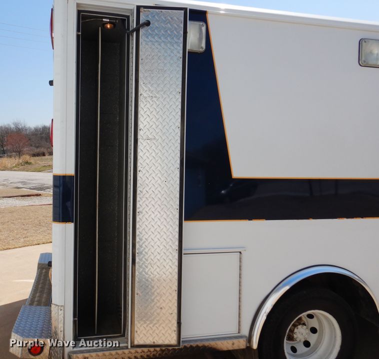 image for item KJ9609 1997 Ford E350  ambulance