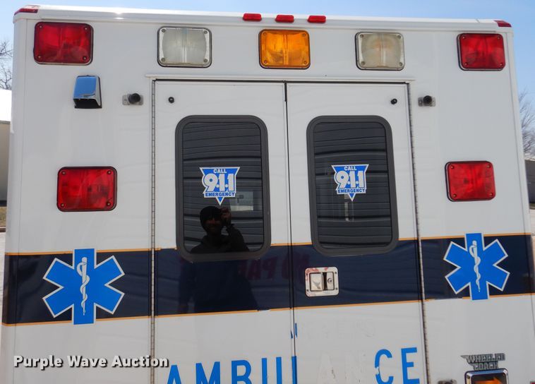 image for item KJ9609 1997 Ford E350  ambulance