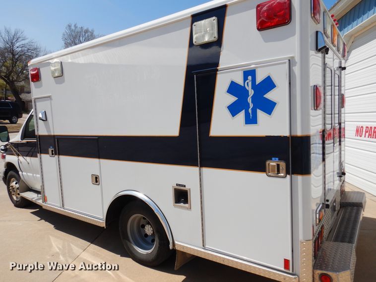 image for item KJ9609 1997 Ford E350  ambulance