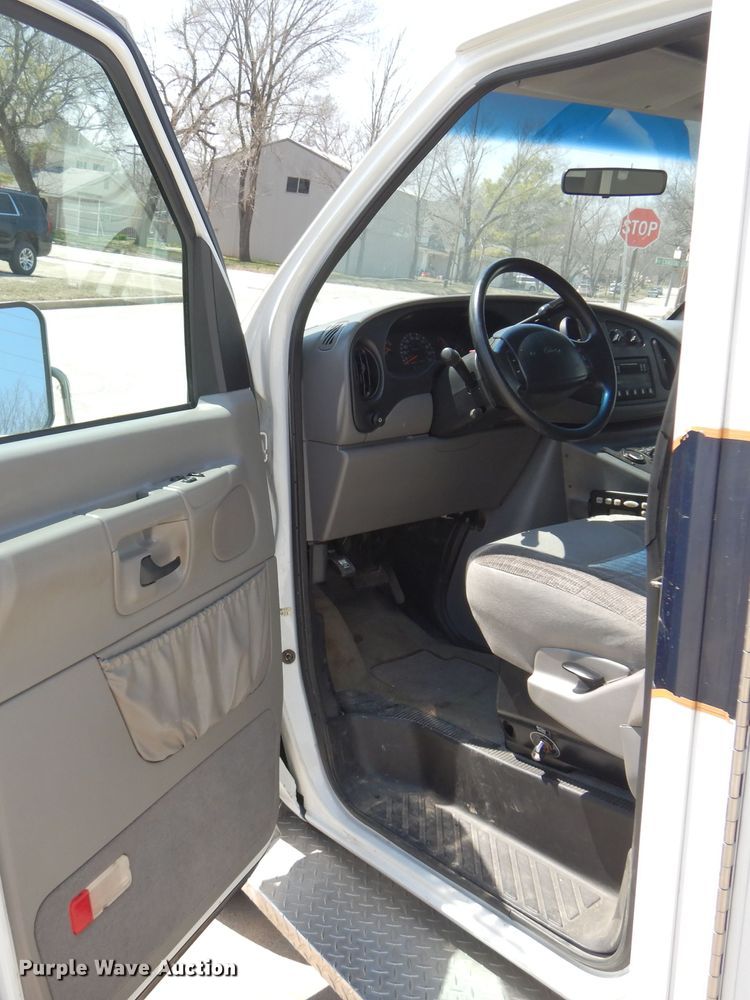 image for item KJ9609 1997 Ford E350  ambulance