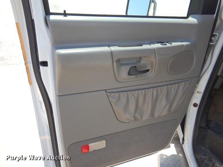 image for item KJ9609 1997 Ford E350  ambulance