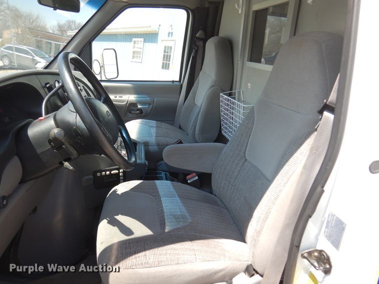 image for item KJ9609 1997 Ford E350  ambulance