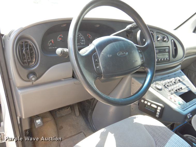 image for item KJ9609 1997 Ford E350  ambulance