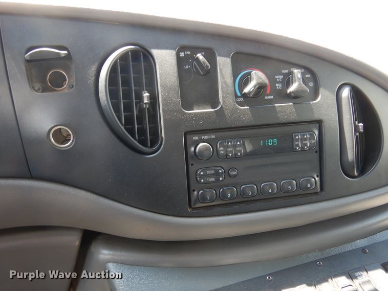 image for item KJ9609 1997 Ford E350  ambulance