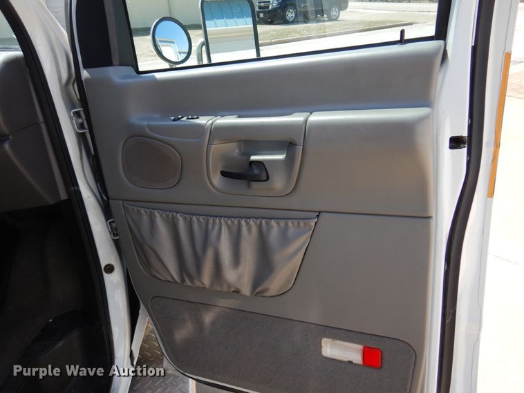 image for item KJ9609 1997 Ford E350  ambulance