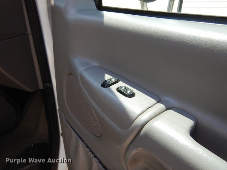 image for item KJ9609 1997 Ford E350  ambulance