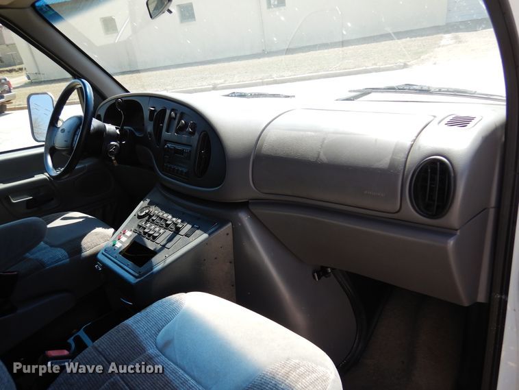 image for item KJ9609 1997 Ford E350  ambulance