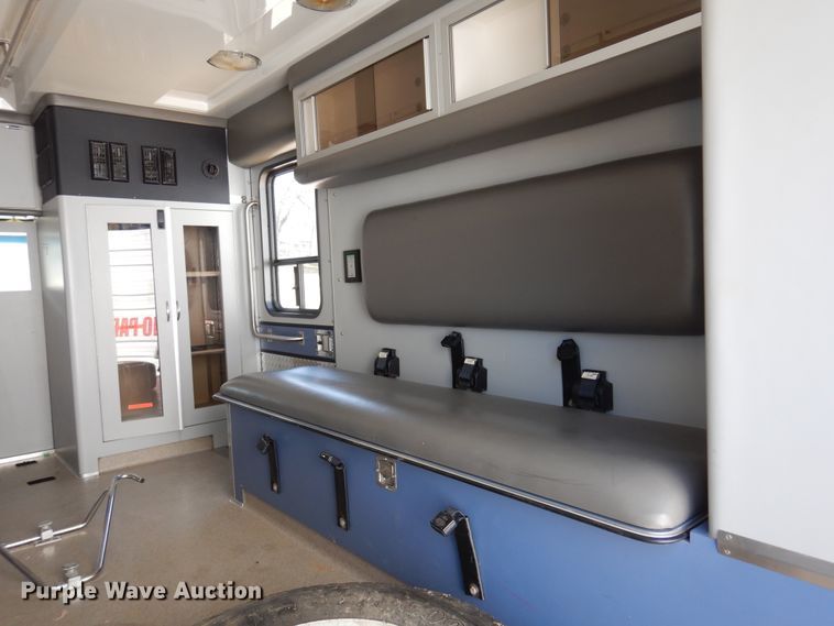 image for item KJ9609 1997 Ford E350  ambulance