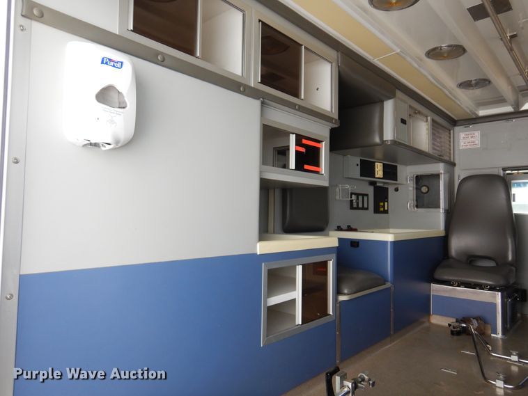 image for item KJ9609 1997 Ford E350  ambulance