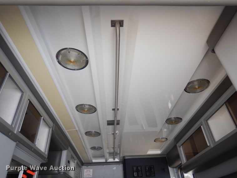 image for item KJ9609 1997 Ford E350  ambulance