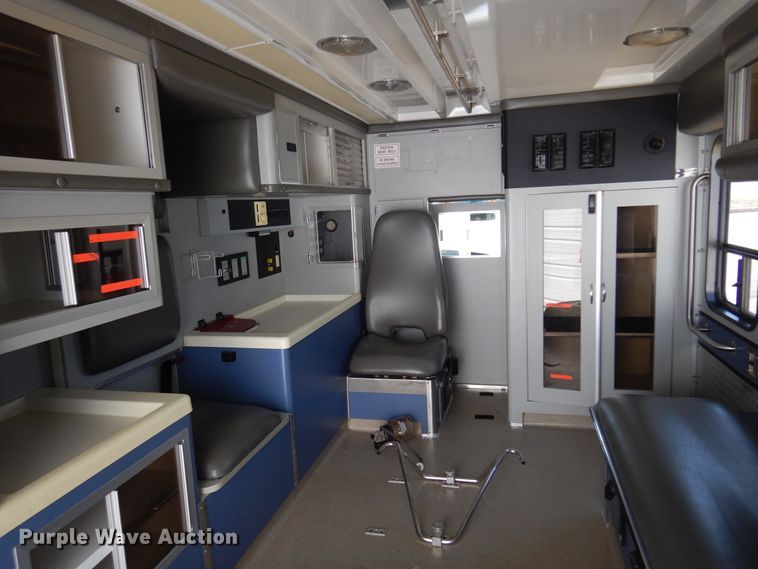 image for item KJ9609 1997 Ford E350  ambulance