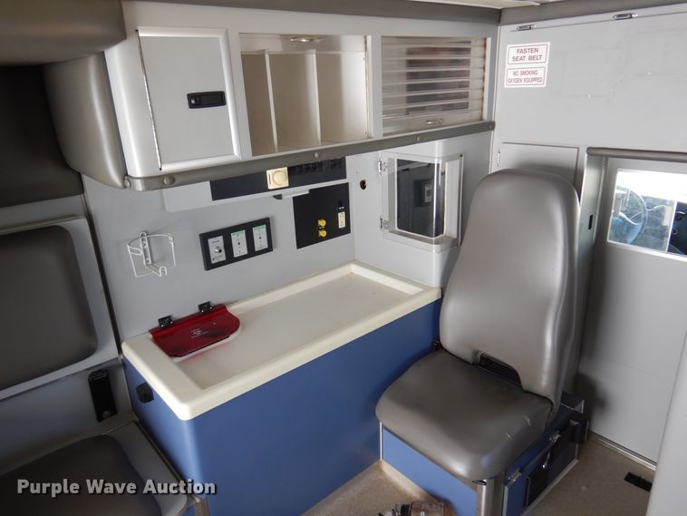 image for item KJ9609 1997 Ford E350  ambulance