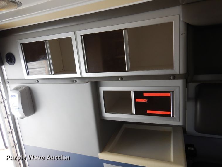 image for item KJ9609 1997 Ford E350  ambulance