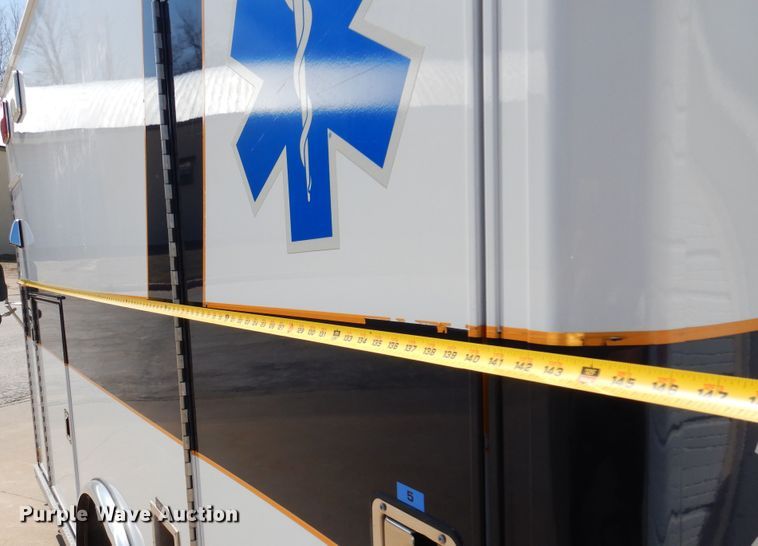 image for item KJ9609 1997 Ford E350  ambulance