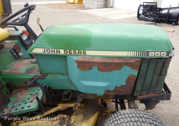 image for item KT9106 John Deere 855  tractor