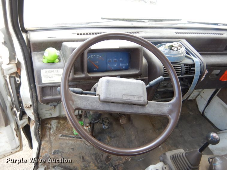 image for item KT9107 Daihatsu S80LP-JTRK  mini truck