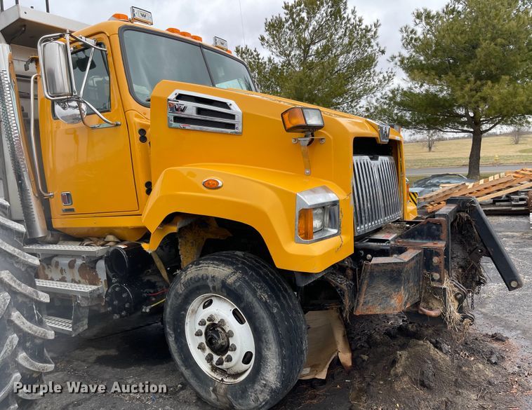 image for item KT9659 2015 Western Star 4700 SF  dump truck