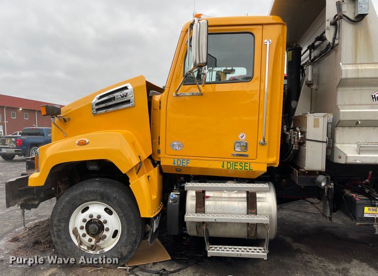 image for item KT9659 2015 Western Star 4700 SF  dump truck