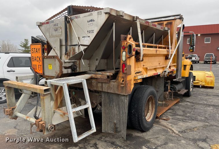 image for item KT9665 2004 International 7400  dump truck