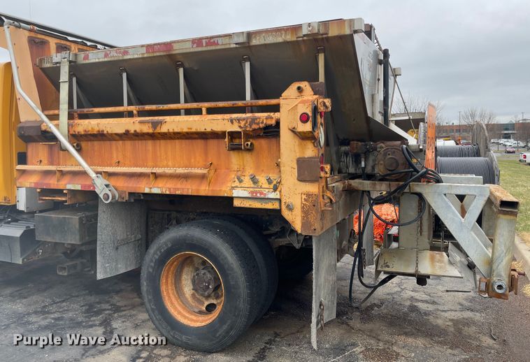 image for item KT9665 2004 International 7400  dump truck