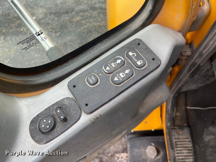 image for item KT9665 2004 International 7400  dump truck