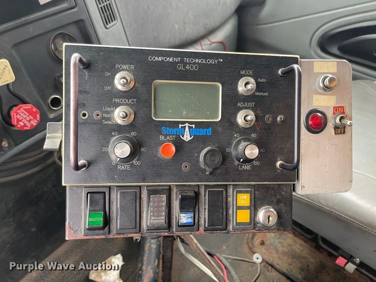 image for item KT9665 2004 International 7400  dump truck