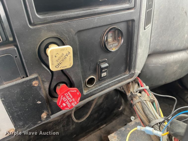 image for item KT9665 2004 International 7400  dump truck