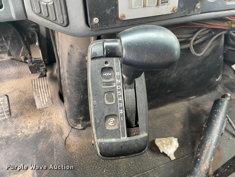 image for item KT9665 2004 International 7400  dump truck