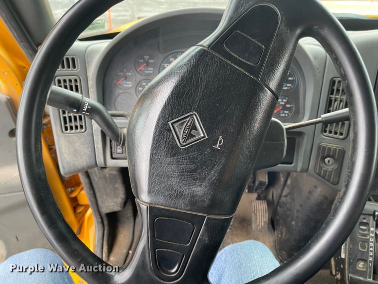 image for item KT9665 2004 International 7400  dump truck