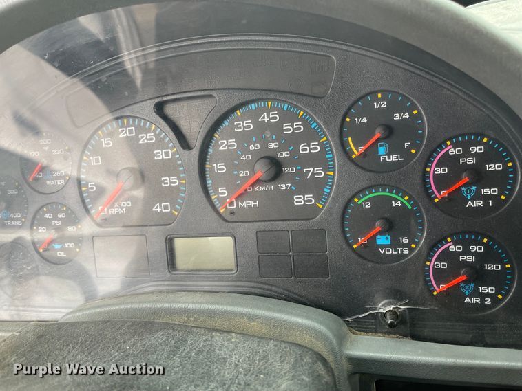 image for item KT9665 2004 International 7400  dump truck