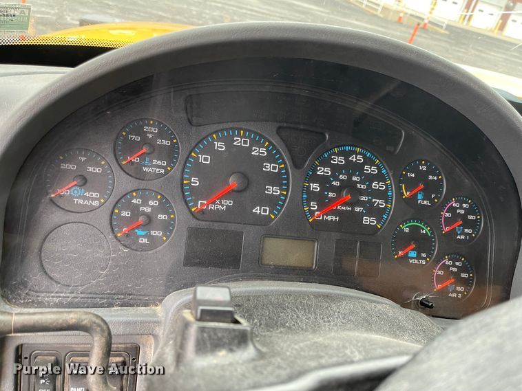 image for item KT9665 2004 International 7400  dump truck