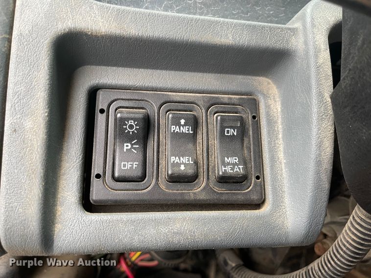 image for item KT9665 2004 International 7400  dump truck