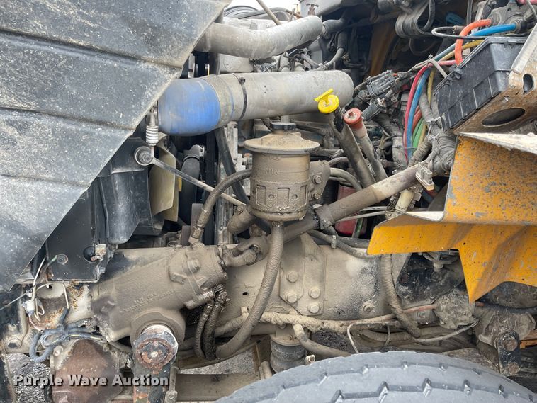 image for item KT9665 2004 International 7400  dump truck