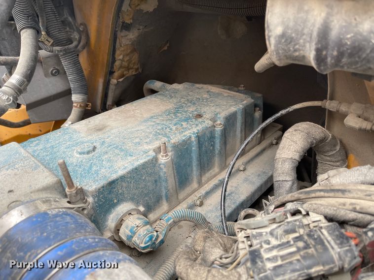 image for item KT9665 2004 International 7400  dump truck