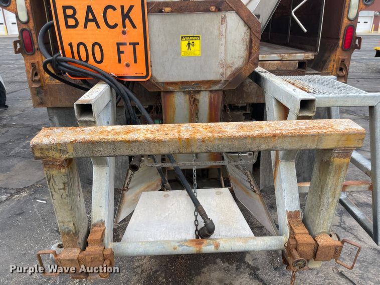 image for item KT9665 2004 International 7400  dump truck