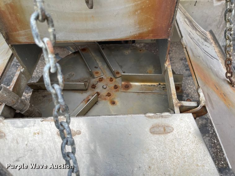 image for item KT9665 2004 International 7400  dump truck